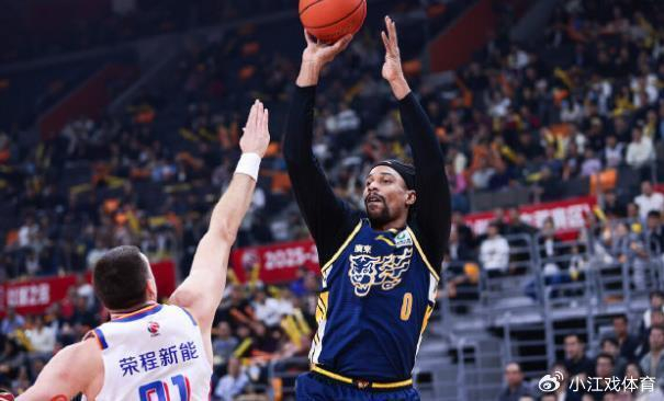 v站-广东队外援难题，内线必须补强，换掉萨林杰或者麦考尔|胡明轩|中锋|常规赛|王少杰|大外援_新浪体育_新浪新闻